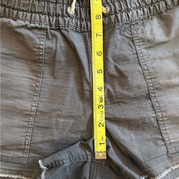 Vuori Women’s XS Gray Pull-On Shorts Elastic Waist Lightweight Active VGUC - Picture 3 of 7